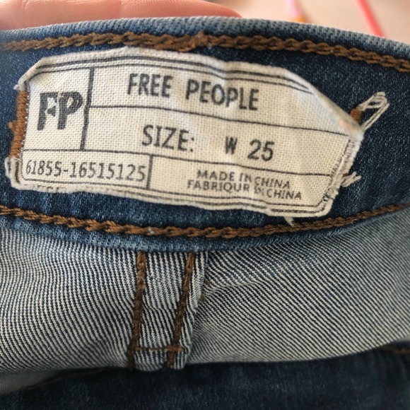 FREE PEOPLE Women's Medium Wash Straight Leg Simple Staple Skinny Jeans sz 25 - Picture 5 of 5